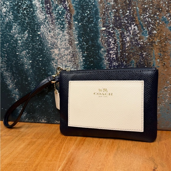 Coach Handbags - Coach Classic “Old Money” aesthetic Crossgrain Leather Navy/Cream Wristlet (EUC)